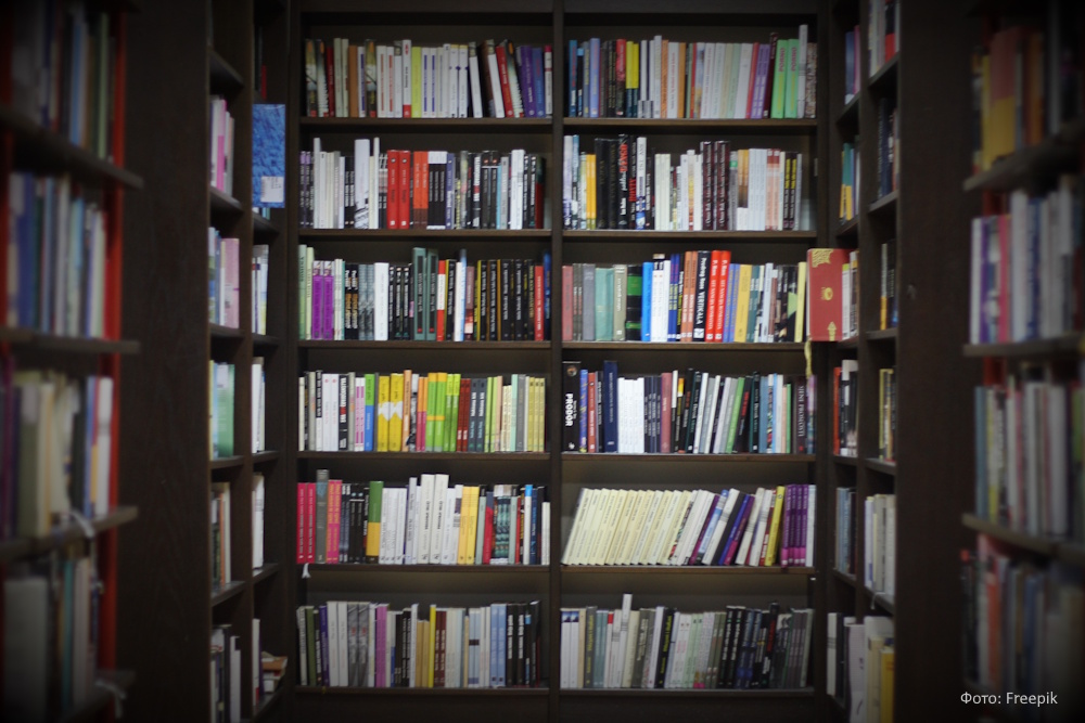 Олег Новиков: рост цен на бумагу и полиграфию не позволяет сделать книгу доступнее